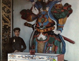Cong-chua-Thien-Mu-Hue-1931-Photo-by-W-Robert-Moore-32202294795.jpg