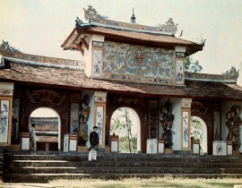 Cong-Van-Mieu-Hue-1931-Photo-by-W-Robert-Moore-32156786956.jpg