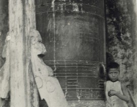 Chuong-chua-Thien-Mu-Hue-48605802231.jpg