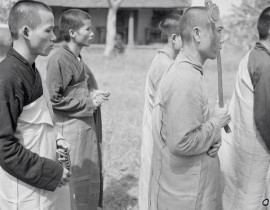 Hue-1938-1947-Bonzes-du-temple-de-Thien-Mu-39884529253.jpg