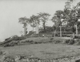 Hue-1920-1929-Entree-de-la-Pagode-Thien-Mu-Loi-vao-chua-Thien-Mu-38592094741.jpg