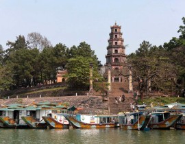 Thap-Phuoc-Duyen-chua-Thien-Mu-Hue-1991-38936860912.jpg
