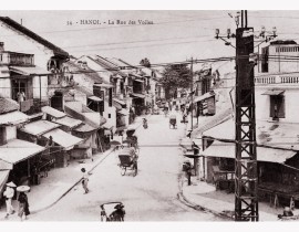 HANOI-LA-RUE-DES-VOILES-Pho-Hang-Buom-4991633577.jpg