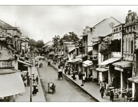 Hanoi-Rue-des-Caisses-Pho-Hang-Hom-4991639411.jpg
