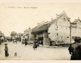 HANOI-Rue-des-Changeurs-Pho-Hang-Bac-4992237616.jpg