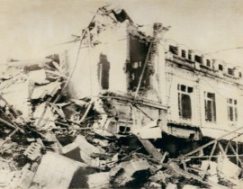 Hanoi-Railway-Station-demolished-by-U-S-bombs-on-Dec-22-1972-4994672657.jpg