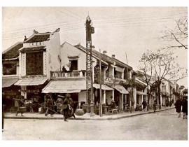 Rue-des-Caisses-Pho-Hang-Hom-4991639475.jpg