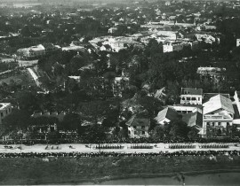 Linh-Phap-dien-hanh-trong-mot-ngay-le-doc-Quai-Clemenceau-nay-la-Tran-Quang-Khai-5007413992.jpg