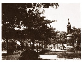 Hanoi-La-Statue-de-la-Liberte-4962313793.jpg