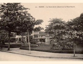 Hanoi-La-Satue-de-la-Liberte-sur-la-Place-Neyret-4962313685.jpg
