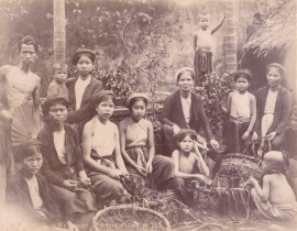 Hanoi-1890-Villagers-38858461262.jpg