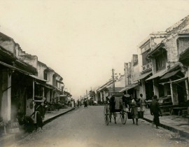 Indochine-Hanoi-Rue-de-la-ville-indigene-49097448443.jpg